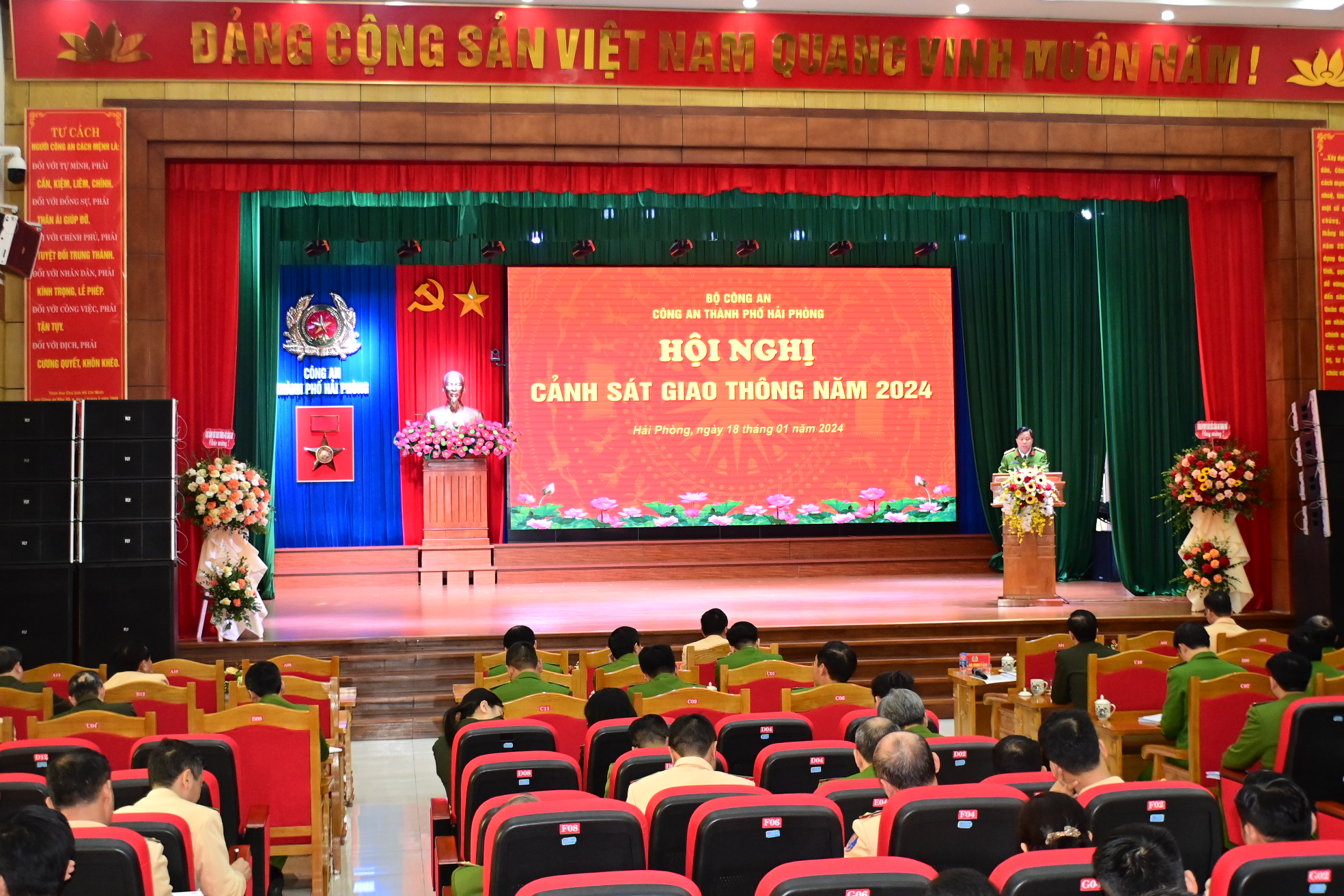 Lực lượng Cảnh sát giao thông CATP tổng kết công tác năm 2023, triển khai nhiệm vụ công tác năm 2024